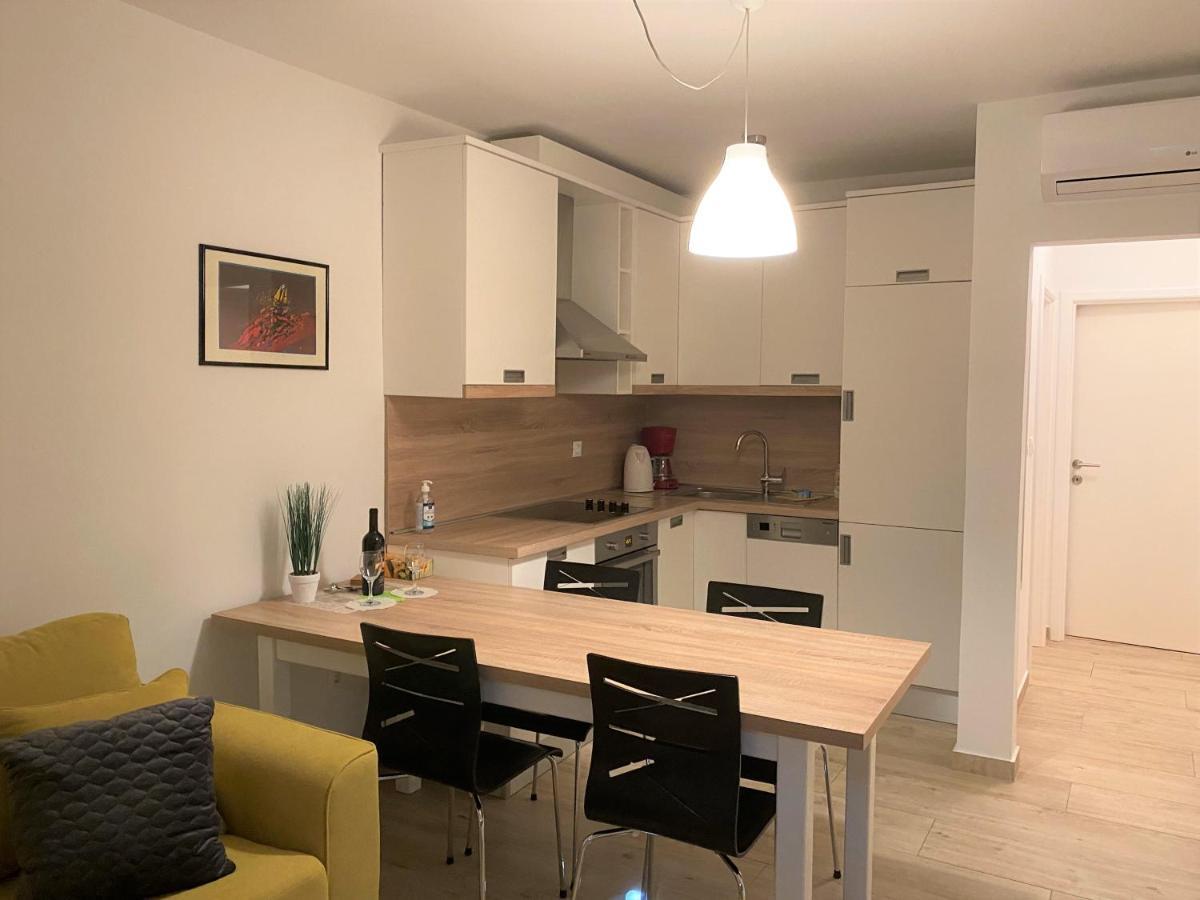 Apartments Carpe Diem Primosten Ngoại thất bức ảnh