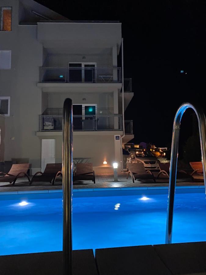 Apartments Carpe Diem Primosten Ngoại thất bức ảnh